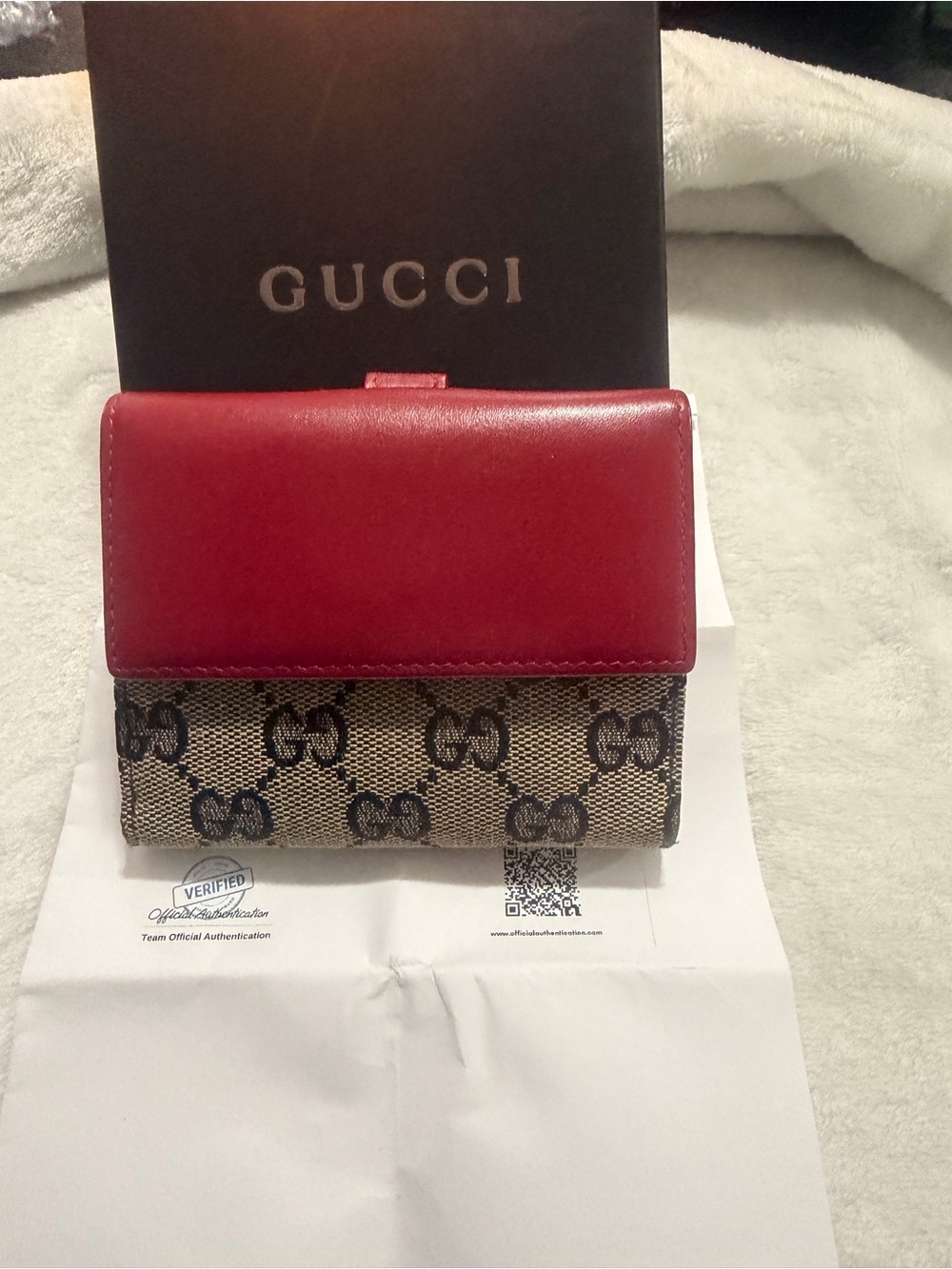 Gucci Beige GG Canvas Wallet with Red Interior - Picture 5 of 10